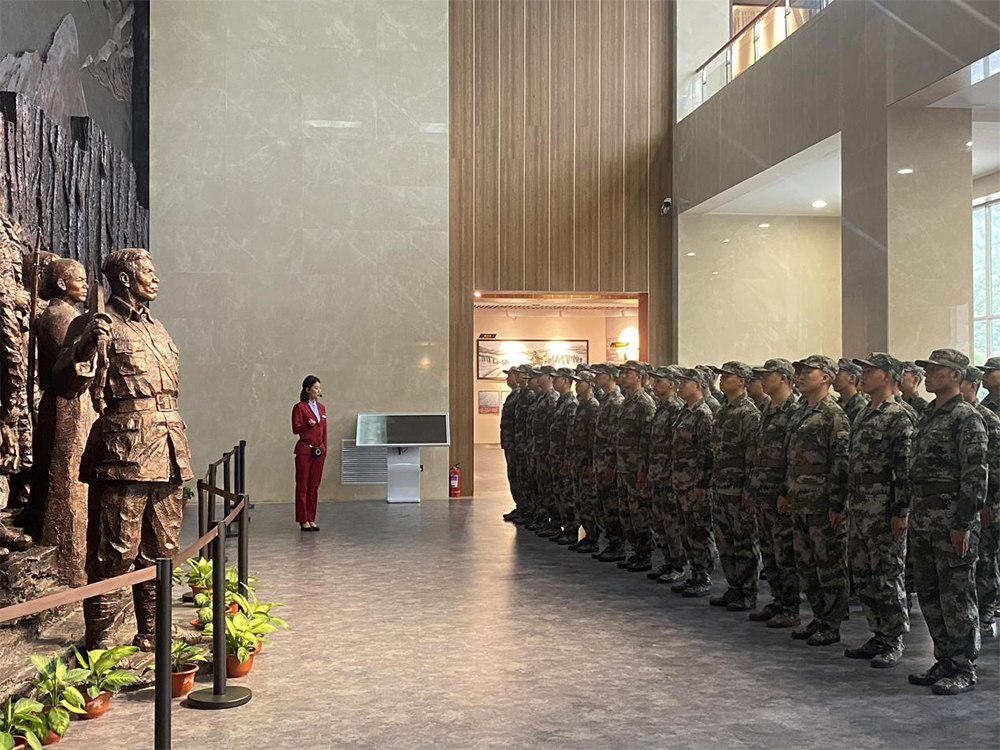 走过千山万水 红色精神永存