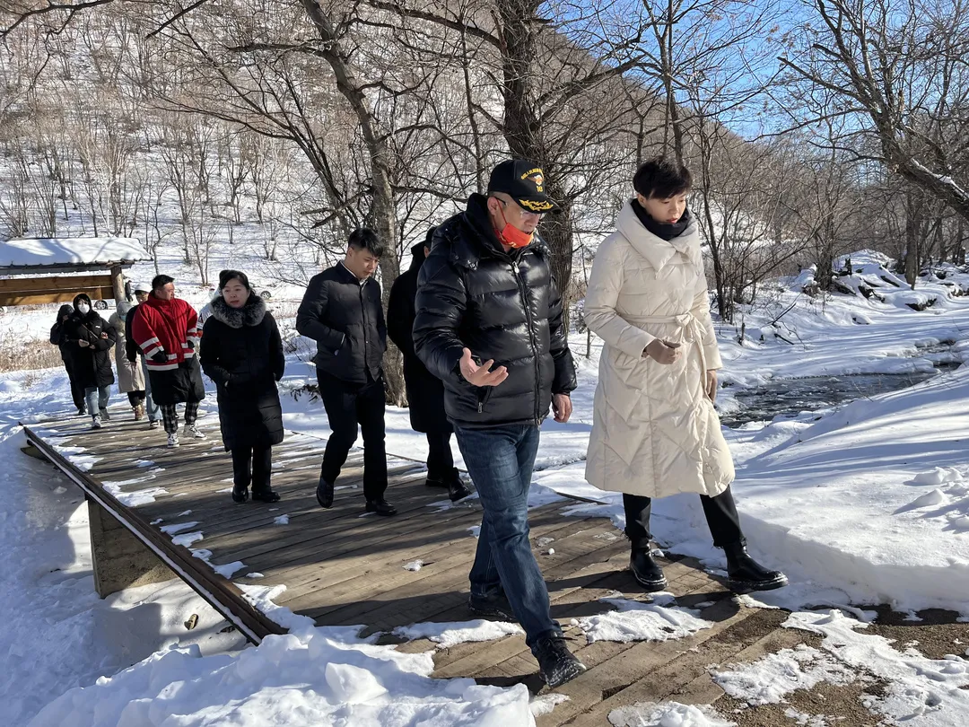 网红“划拉哥”为吉林汪清爱国主义教育中心“吸粉”