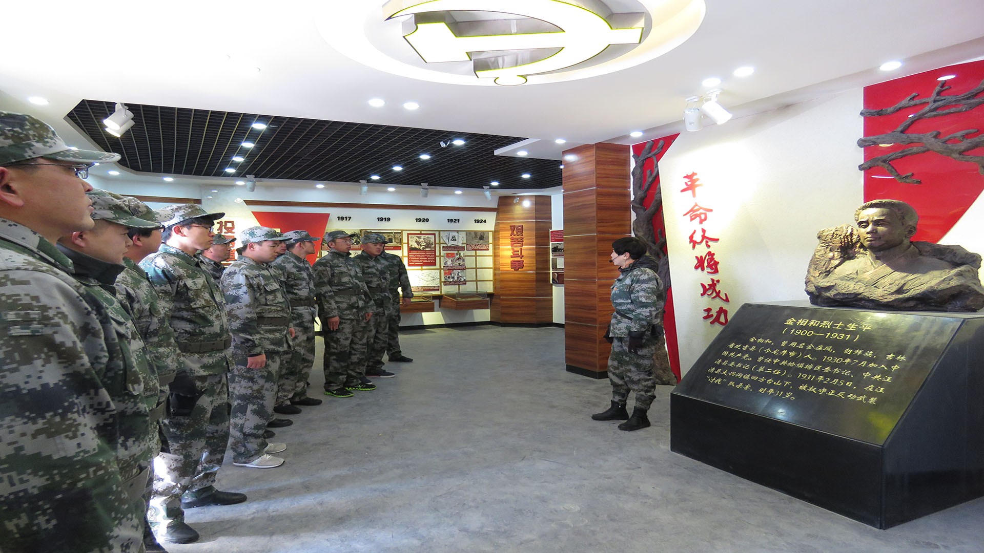 学员聆听讲解 拷贝