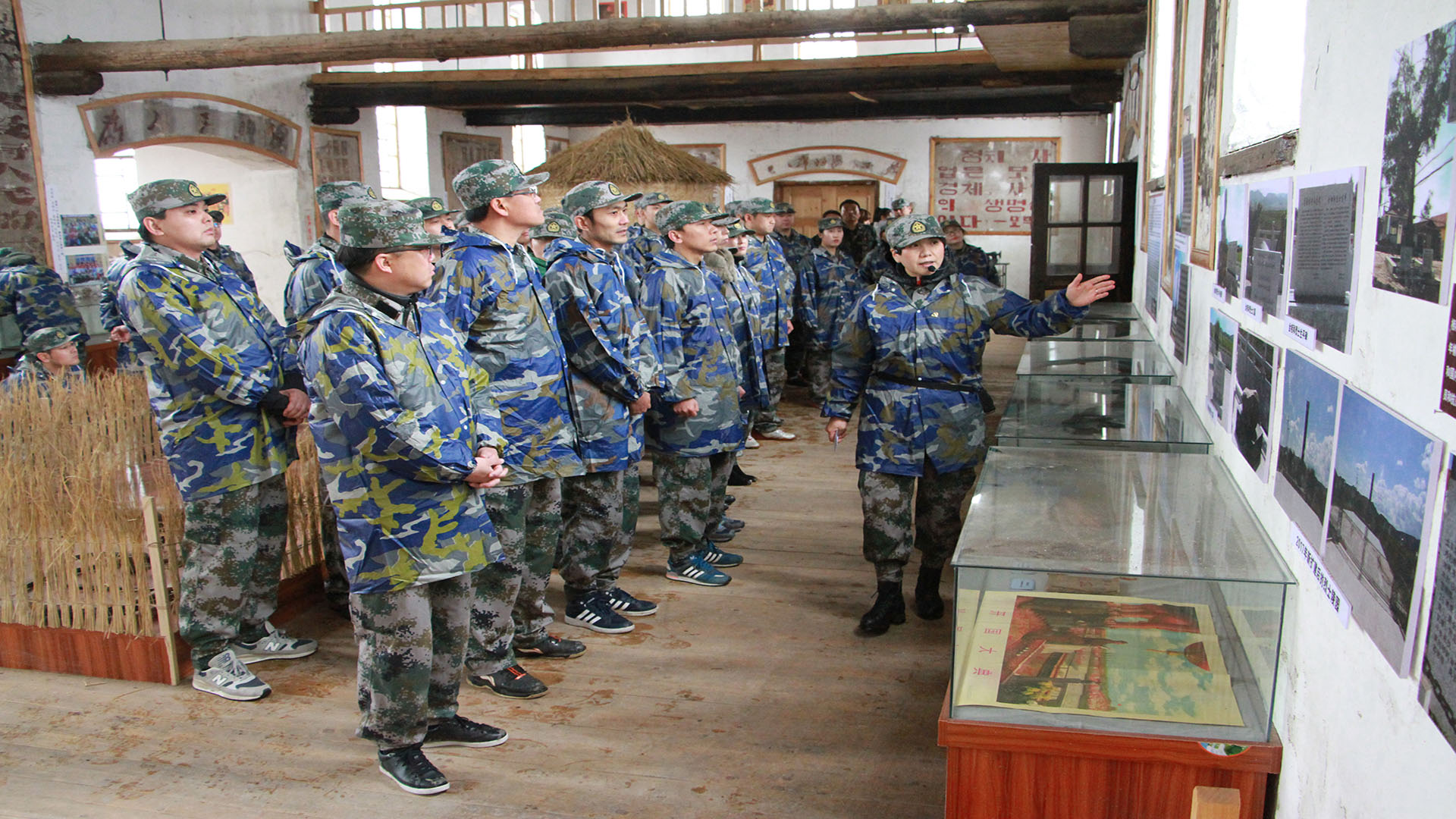 参观红日村村史馆 拷贝