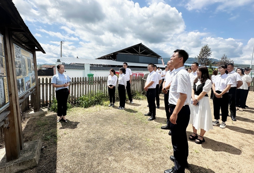 天桥岭镇政府.jpg 天桥岭镇政府.jpg