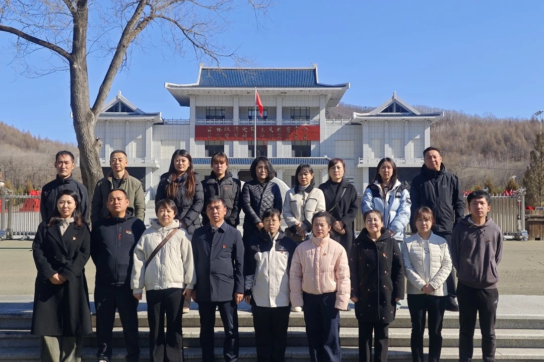 在历史烽烟中读懂初心——汪清县长荣街道江北社区20名党员到东满抗战历史纪念馆参观学习